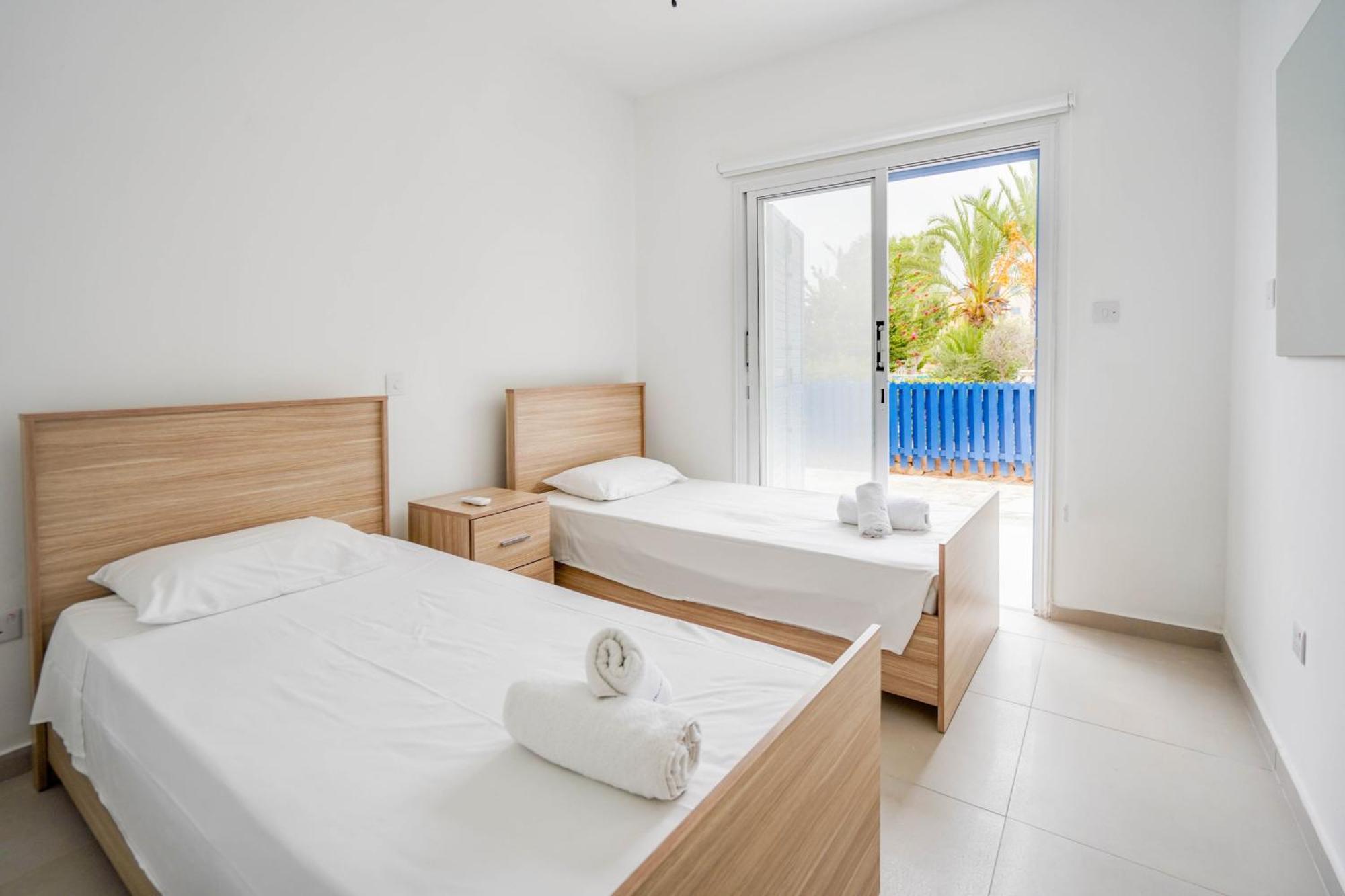 Resitour - Kings Palace Paphos Bagian luar foto